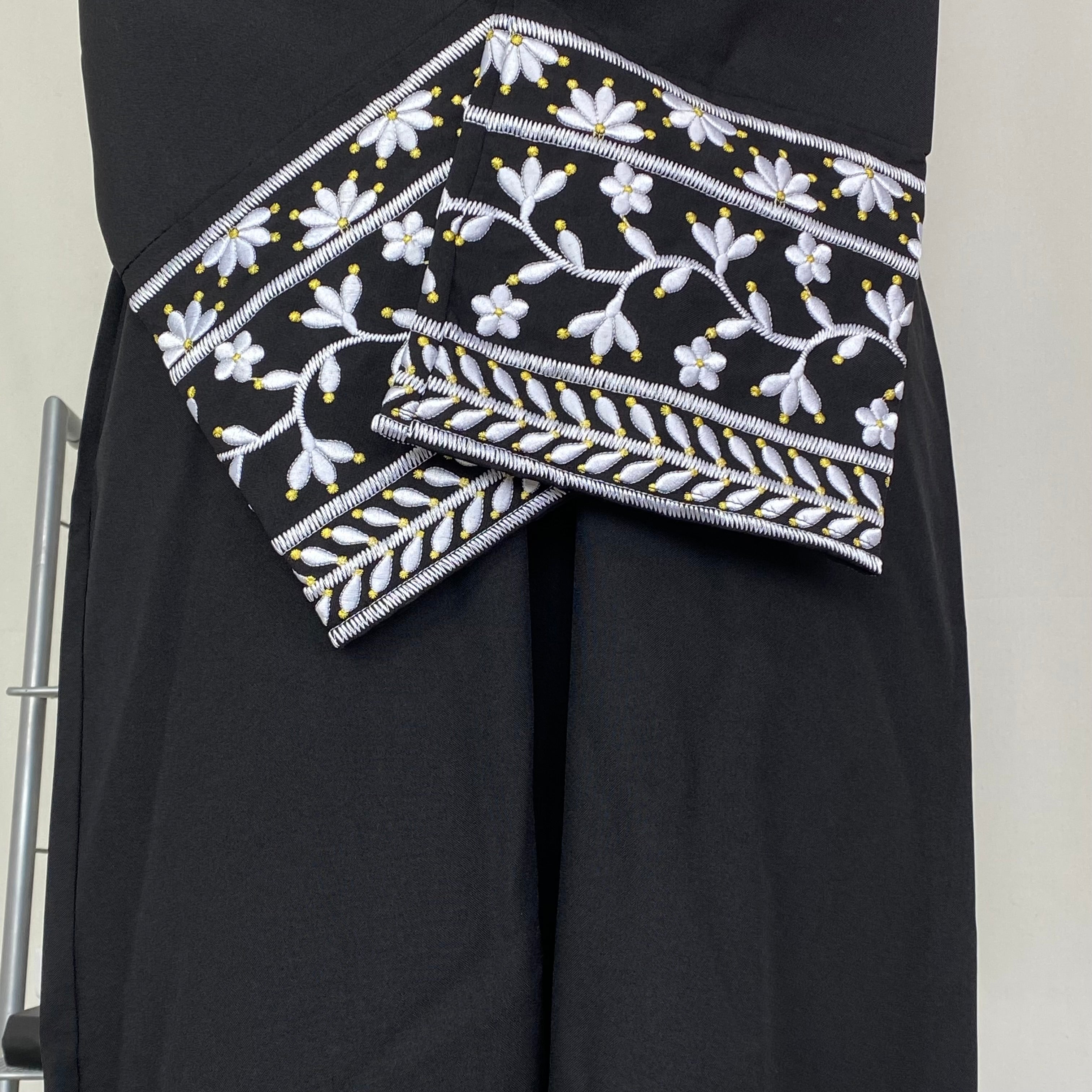 Embroidered dress with belt