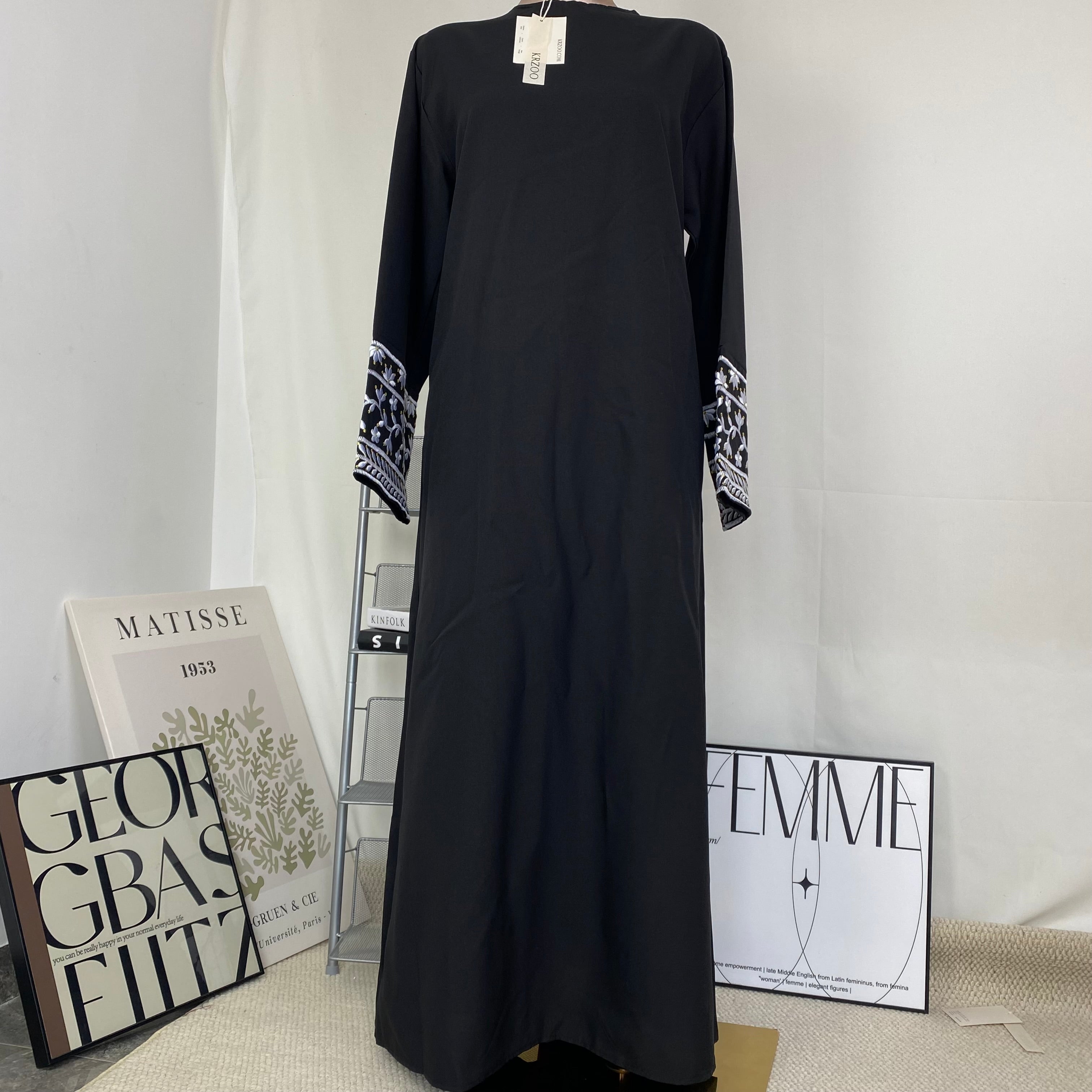 Embroidered dress with belt