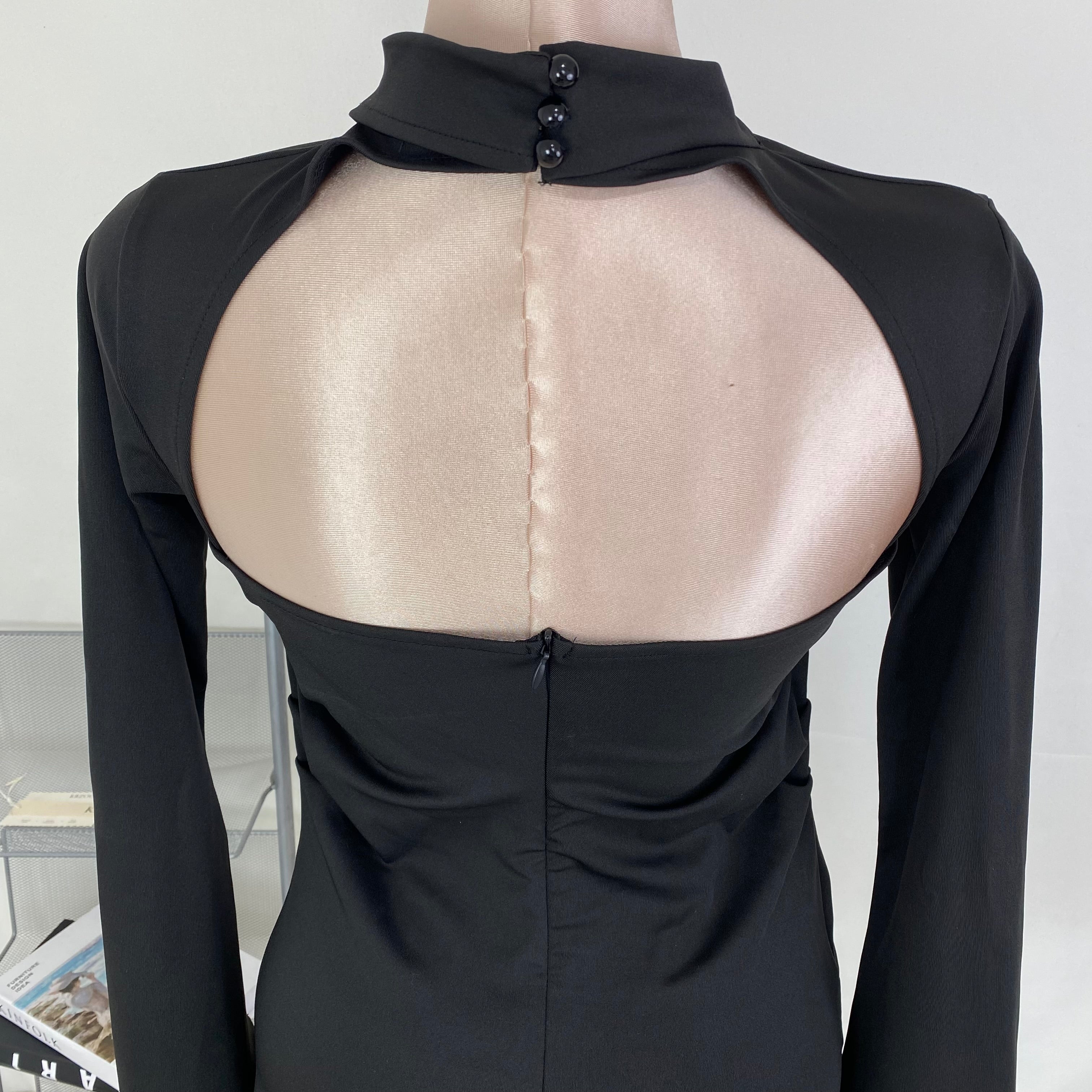 Openwork trumpet-shaped pleated dress