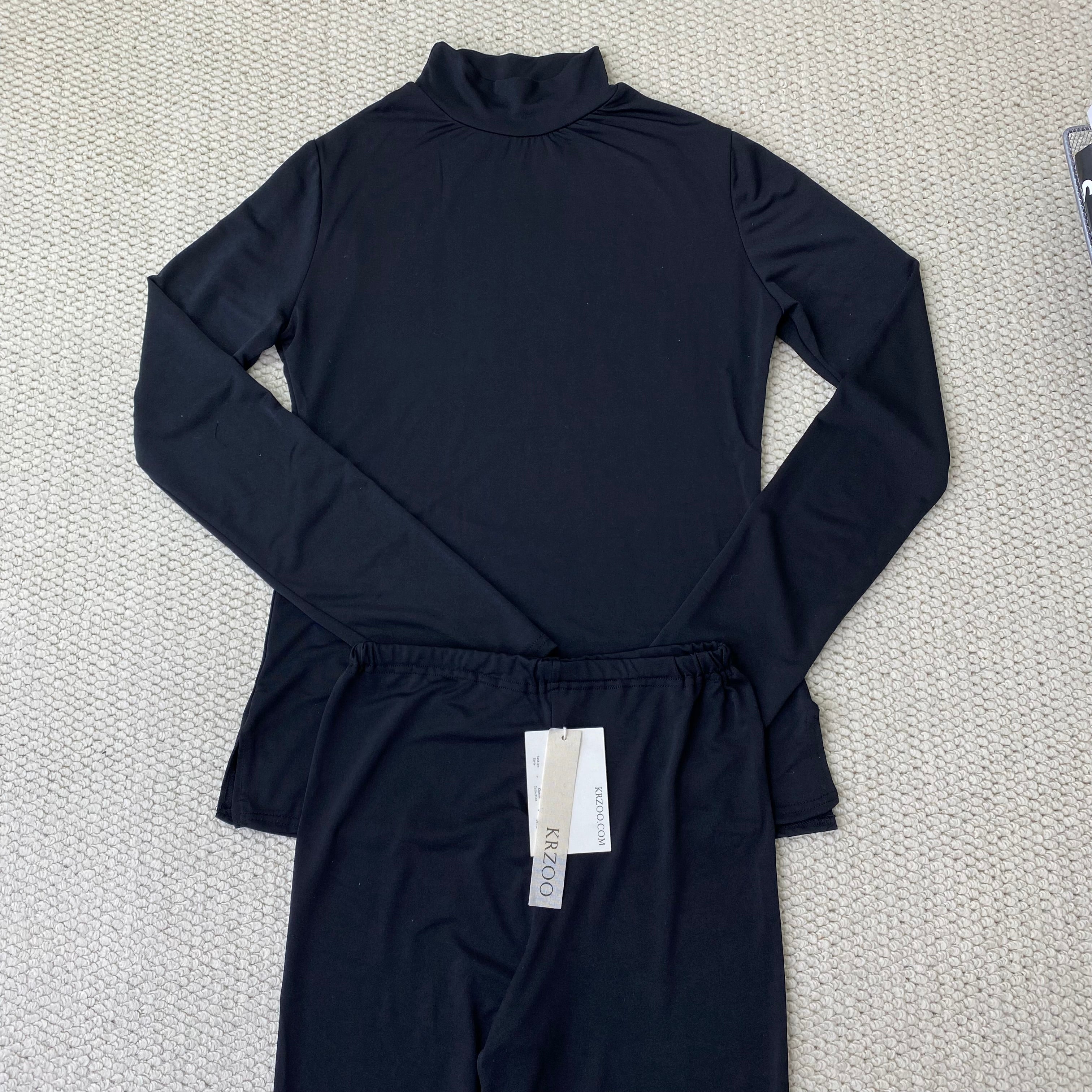 Base layer shirt and long-sleeved T-shirt set