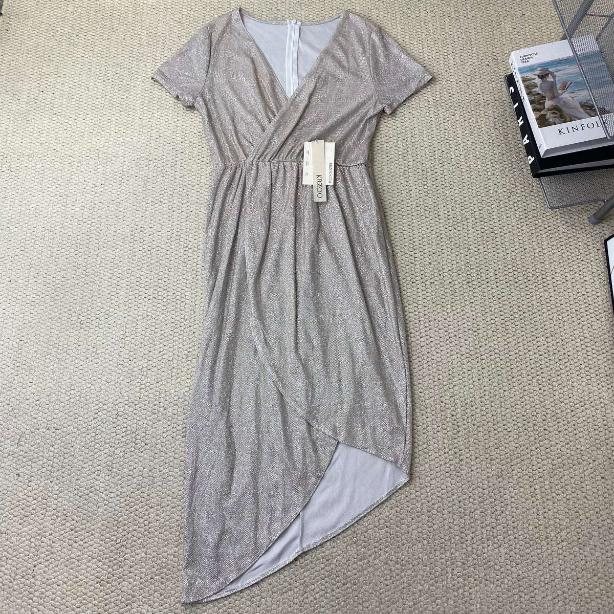 Gold-stamped V-neck slit dress