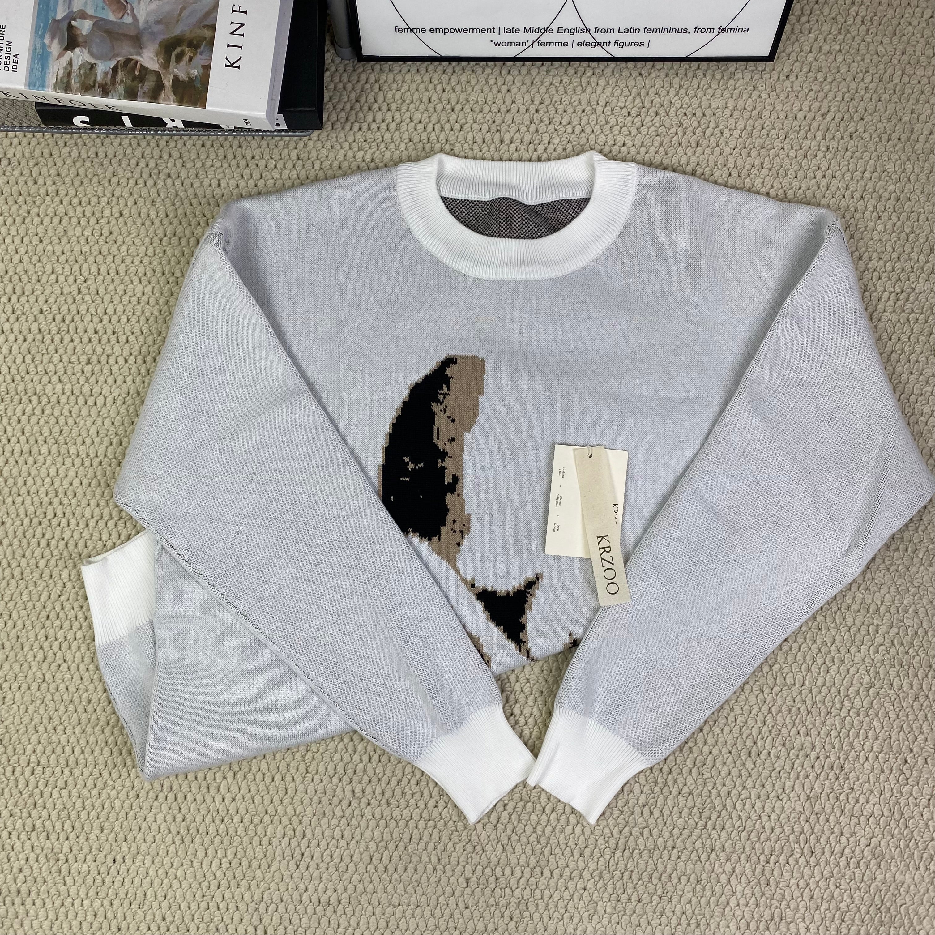 Round-neck printed long-sleeved sweater