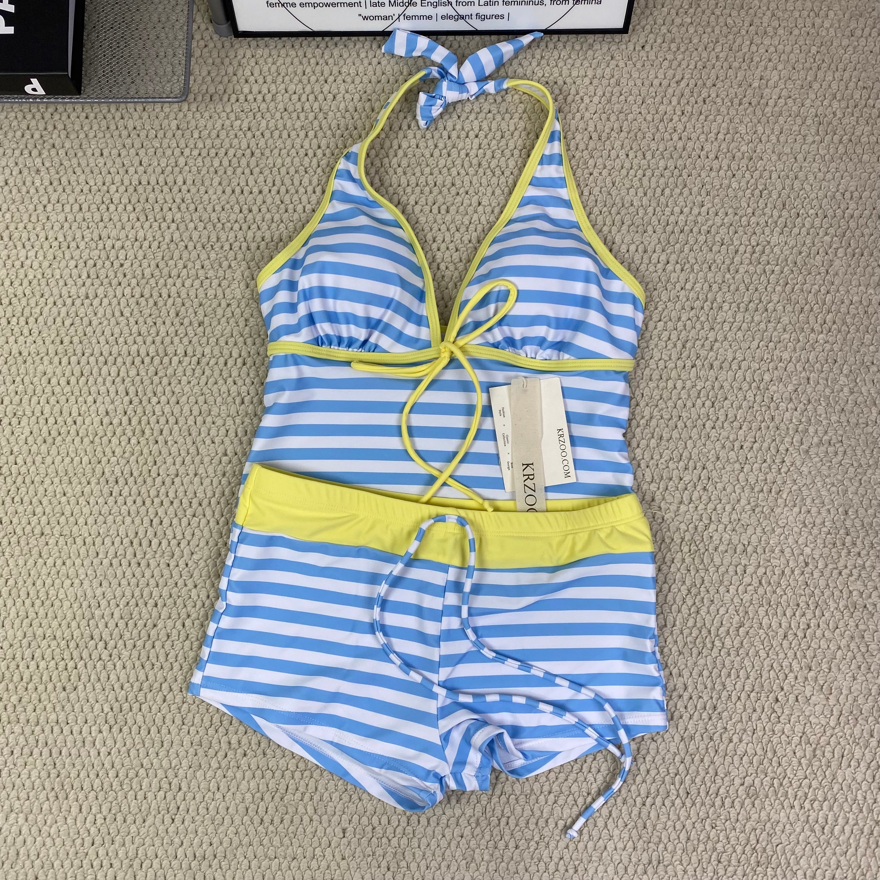 Dot pattern swimsuit two-piece set