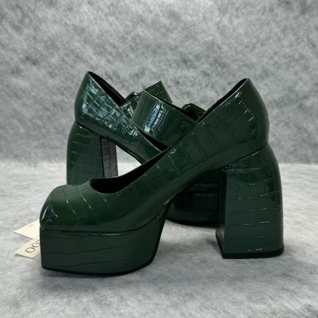 Square-toe bamboo-patterned ankle boots