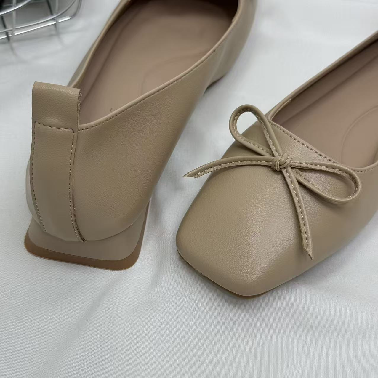 Round-toe low-heeled soft leather shoes