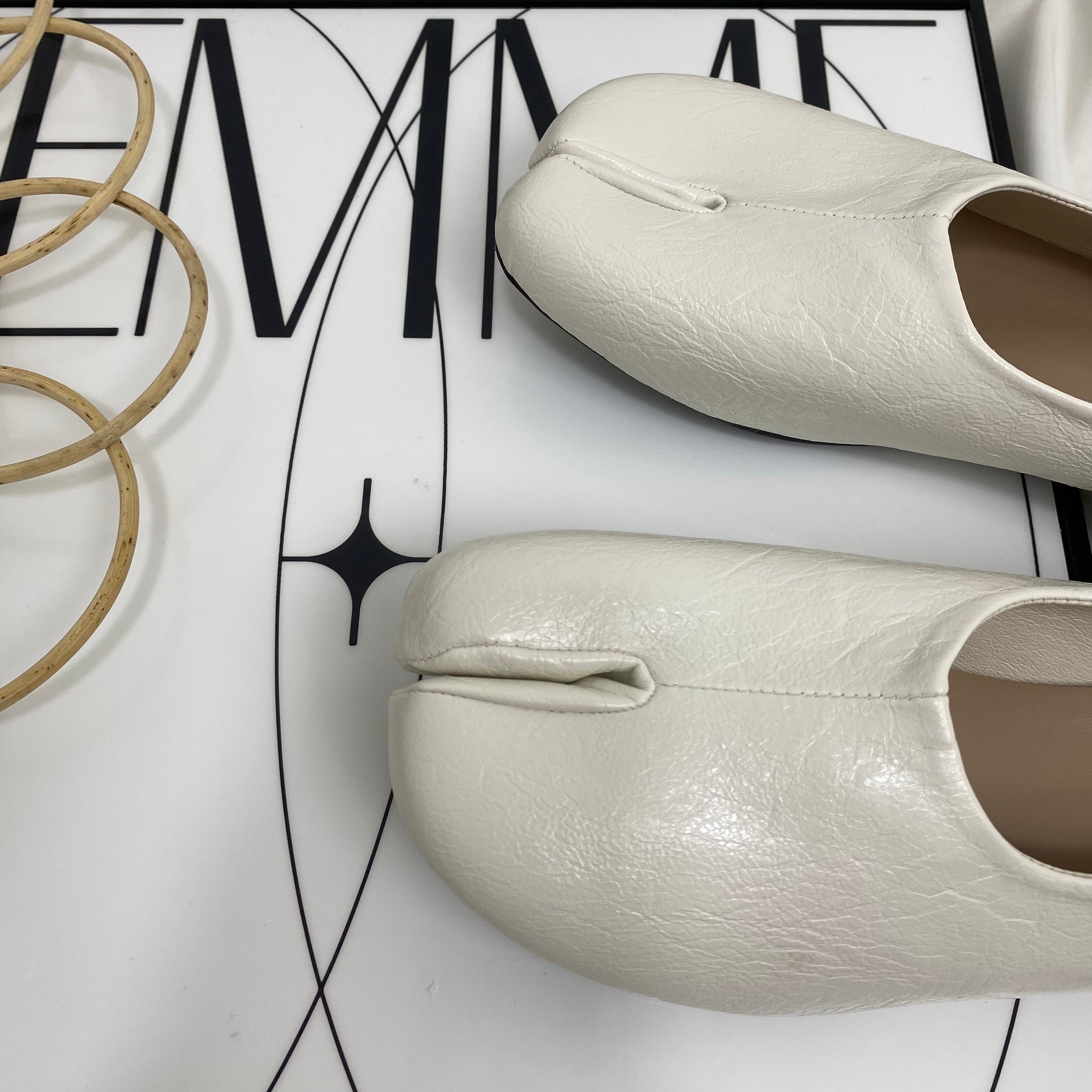 Retro Niche Design Horseshoe Shoes