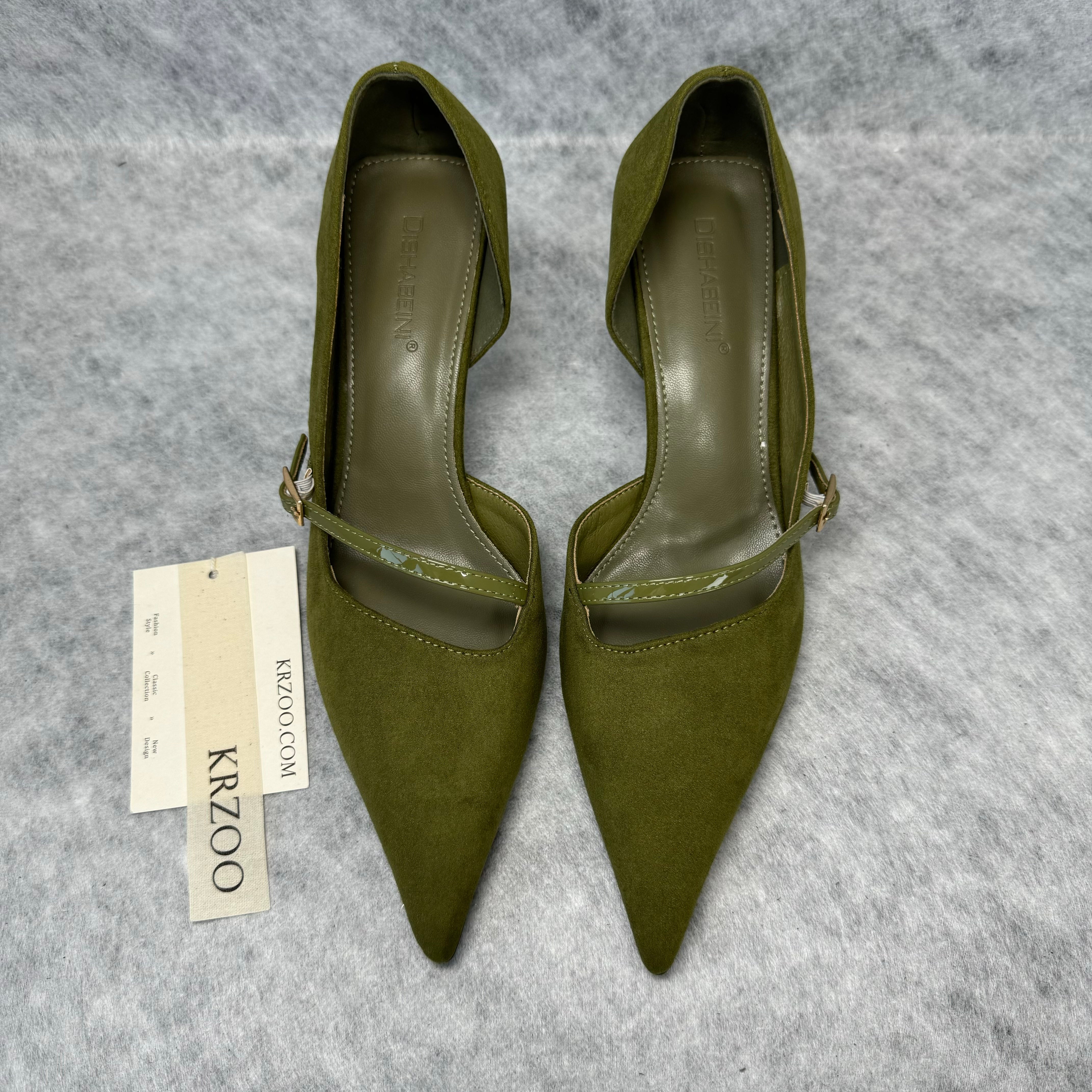 Pointed-toe low-heeled high heels