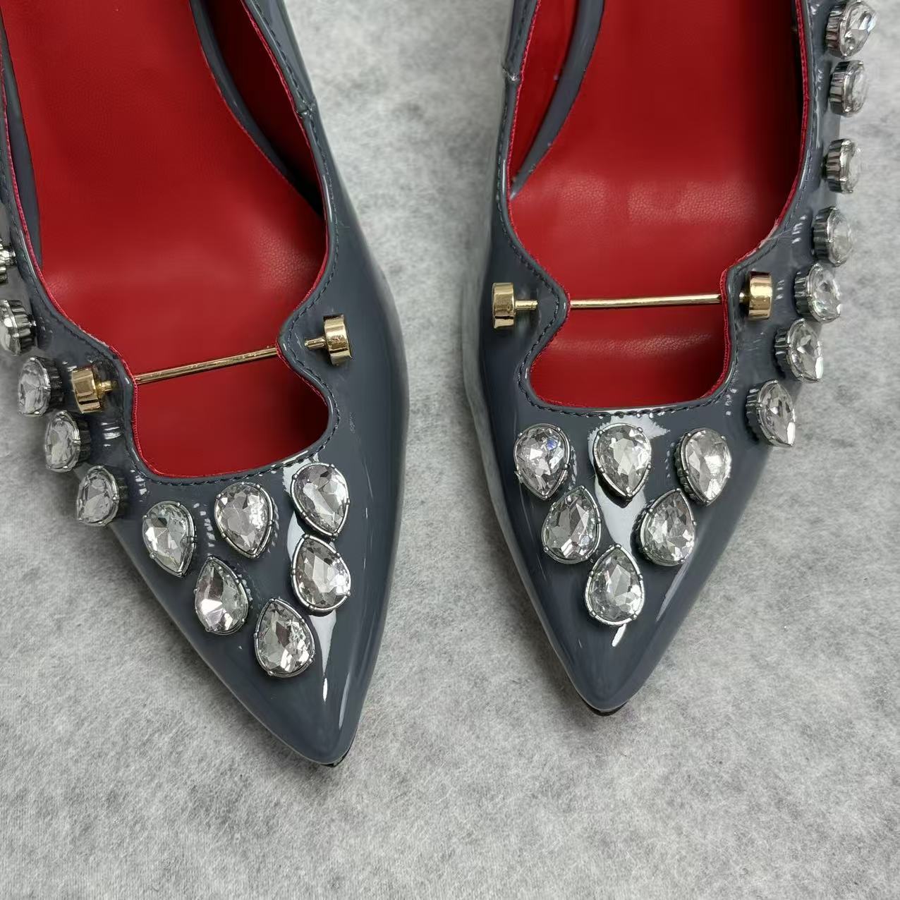 Beaded pointed metal buckle high-heeled shoes
