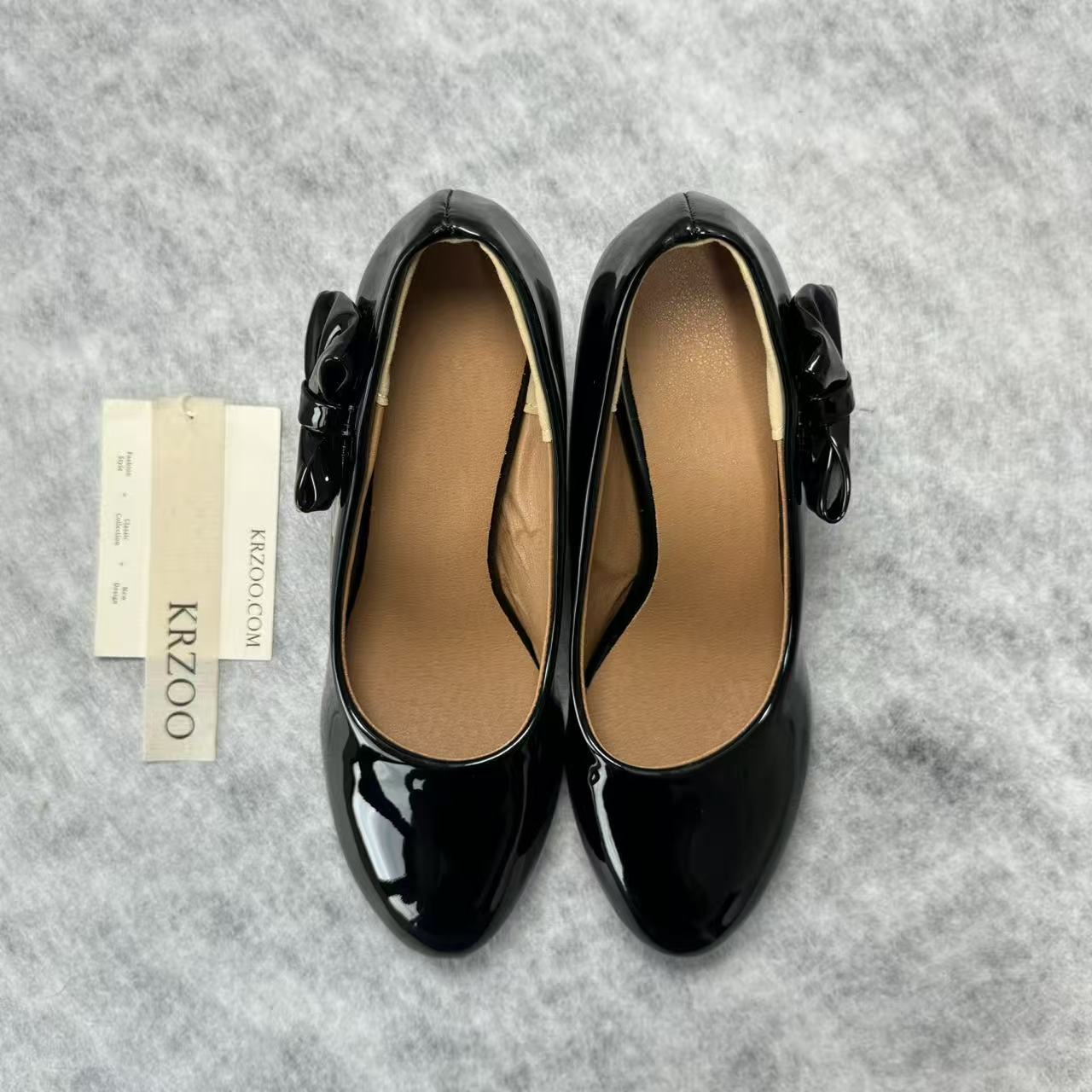 Pegged bow leather shoes