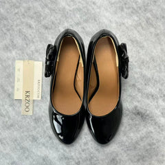 Pegged bow leather shoes