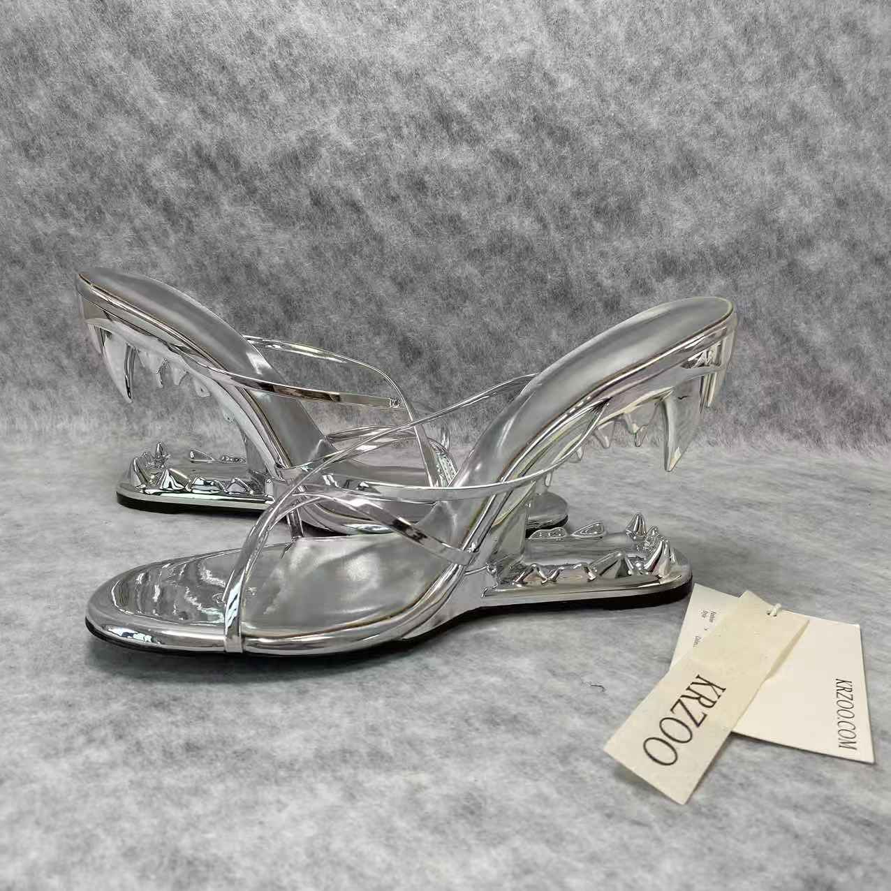 Abnormal teeth and high-heeled slippers