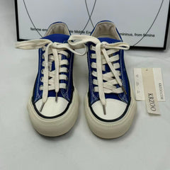 High-top lace-up canvas shoes