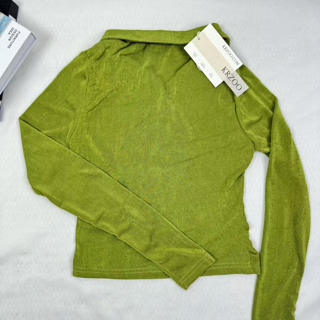 Shirt with turned-up collar for self-cultivation