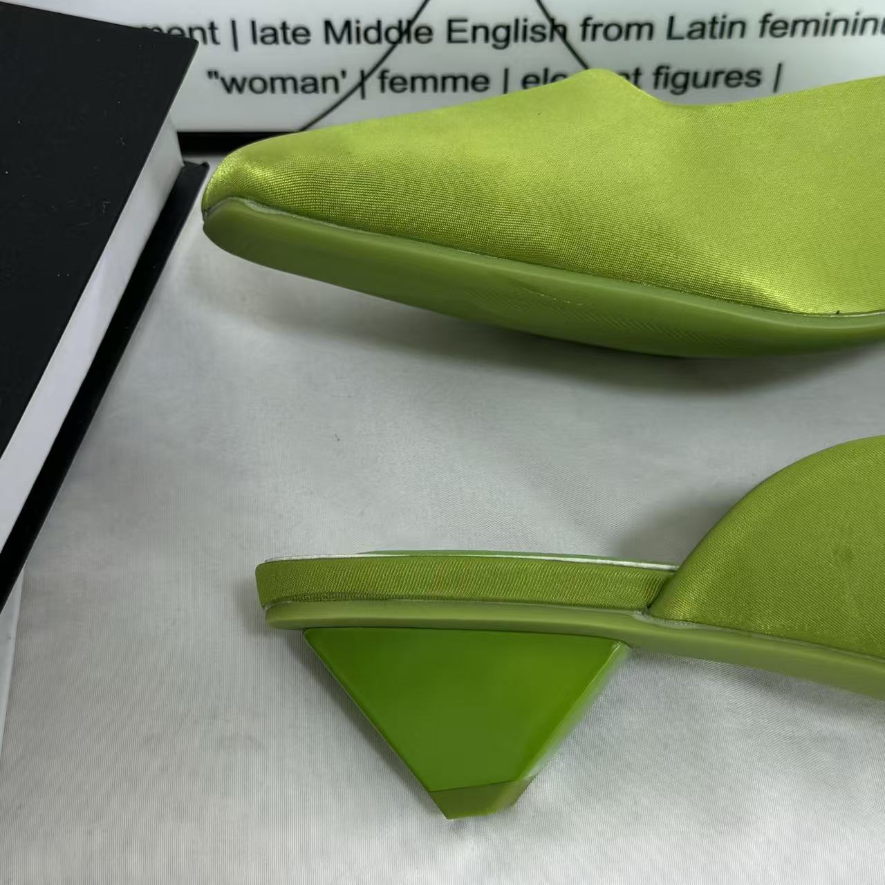 Square-Toe Closed-Toe Satin Triangle-Heeled Slippers