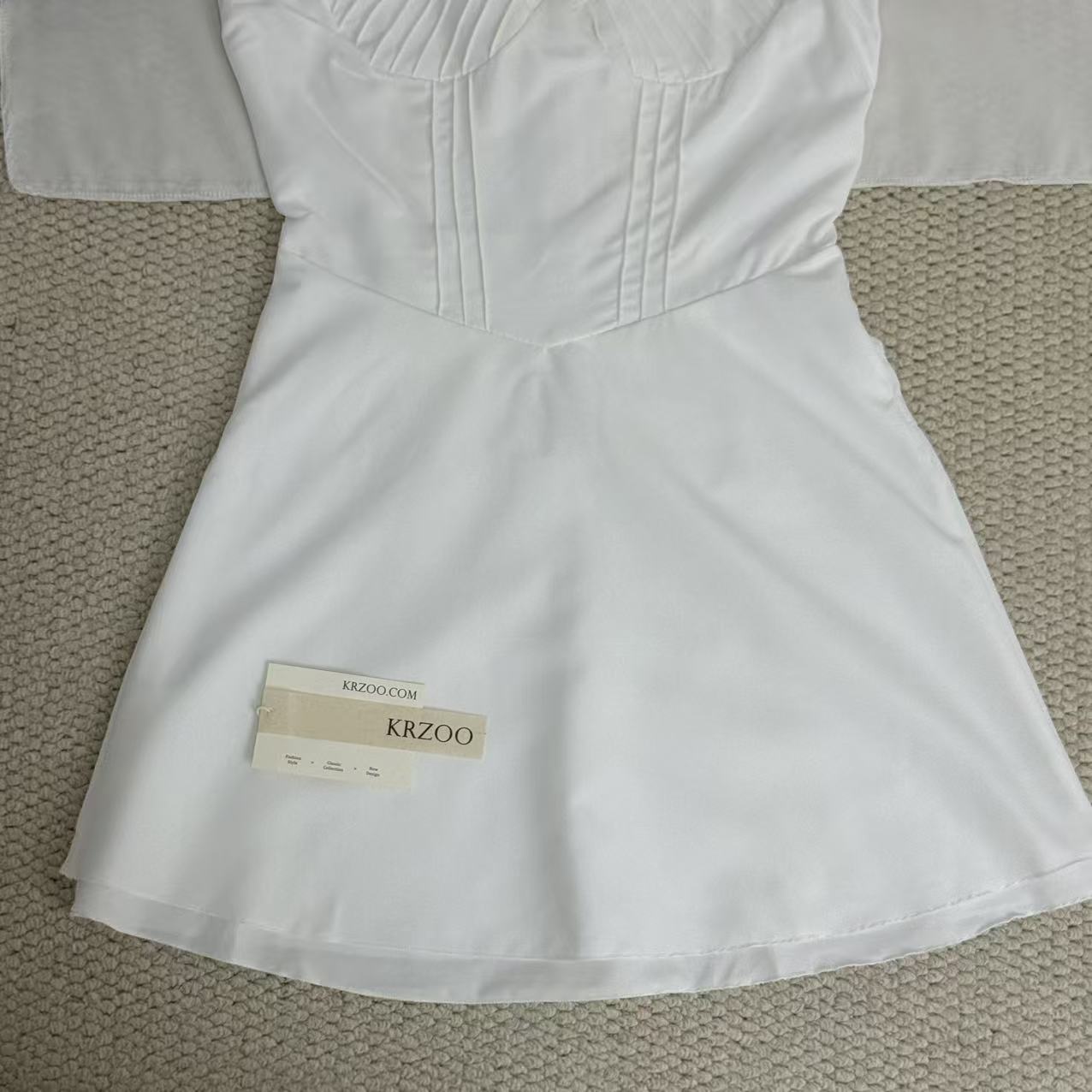 Lace French-style fitted dress