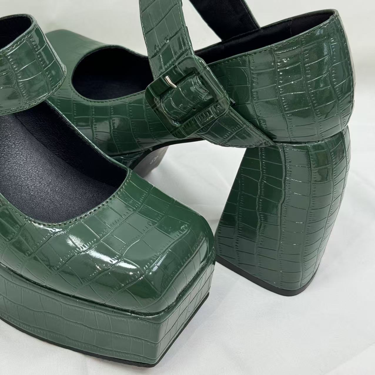 Round-toe waterproof platform boots with thick heels
