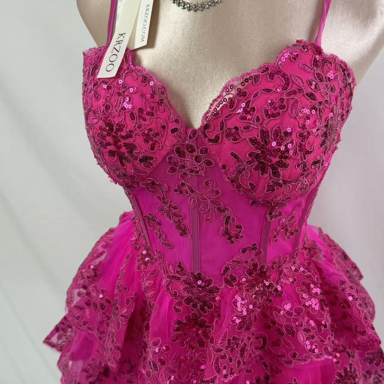Light chiffon sequined layered dress in short style