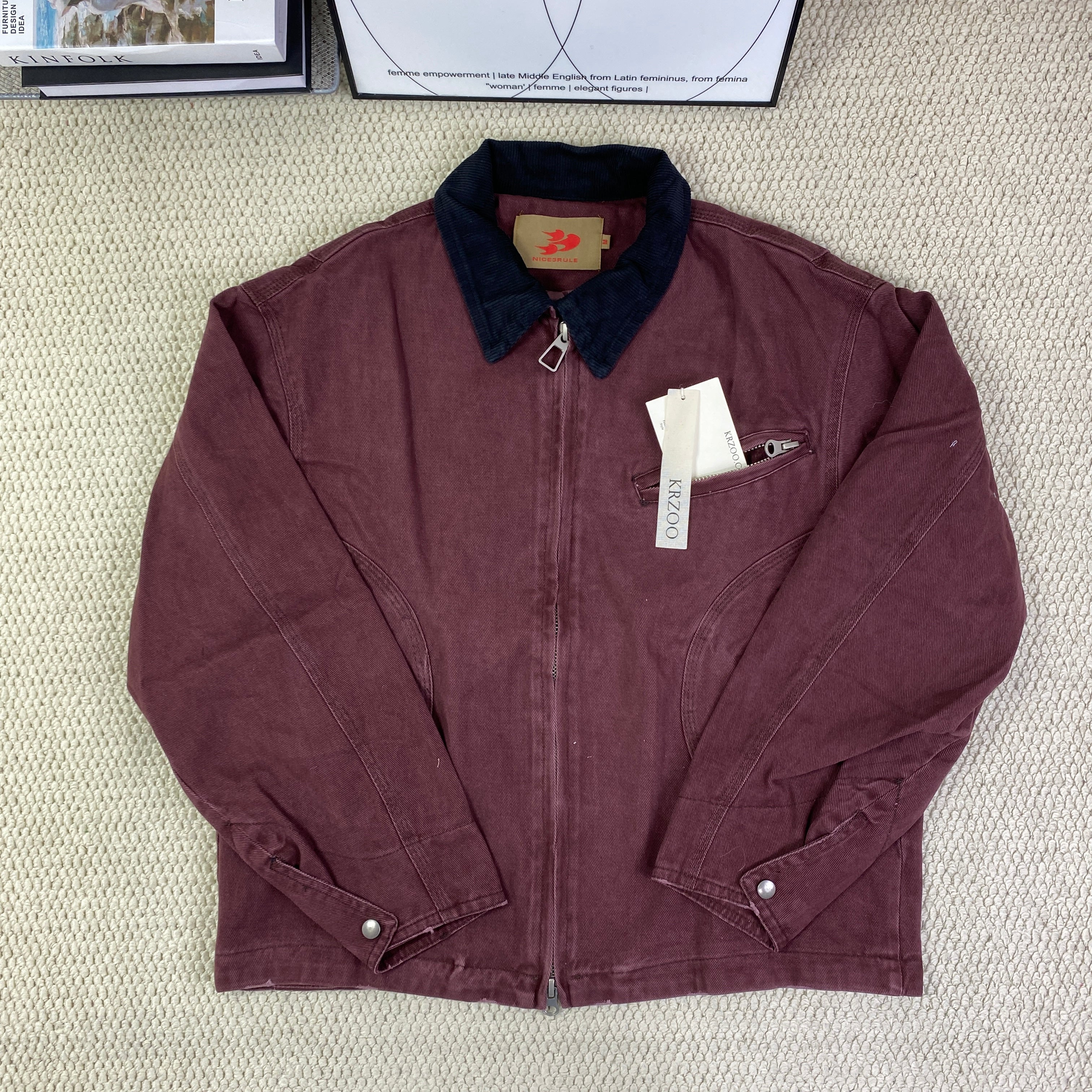 Contrasting color collar jacket