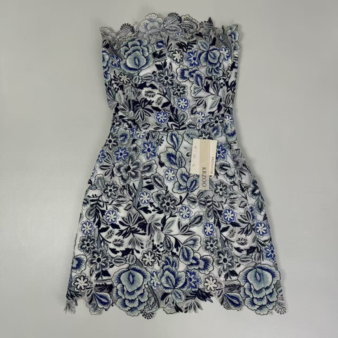 Fishbone strapless halter dress with plunging neckline