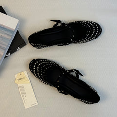Low-cut one-piece soft-soled slip-on shoes