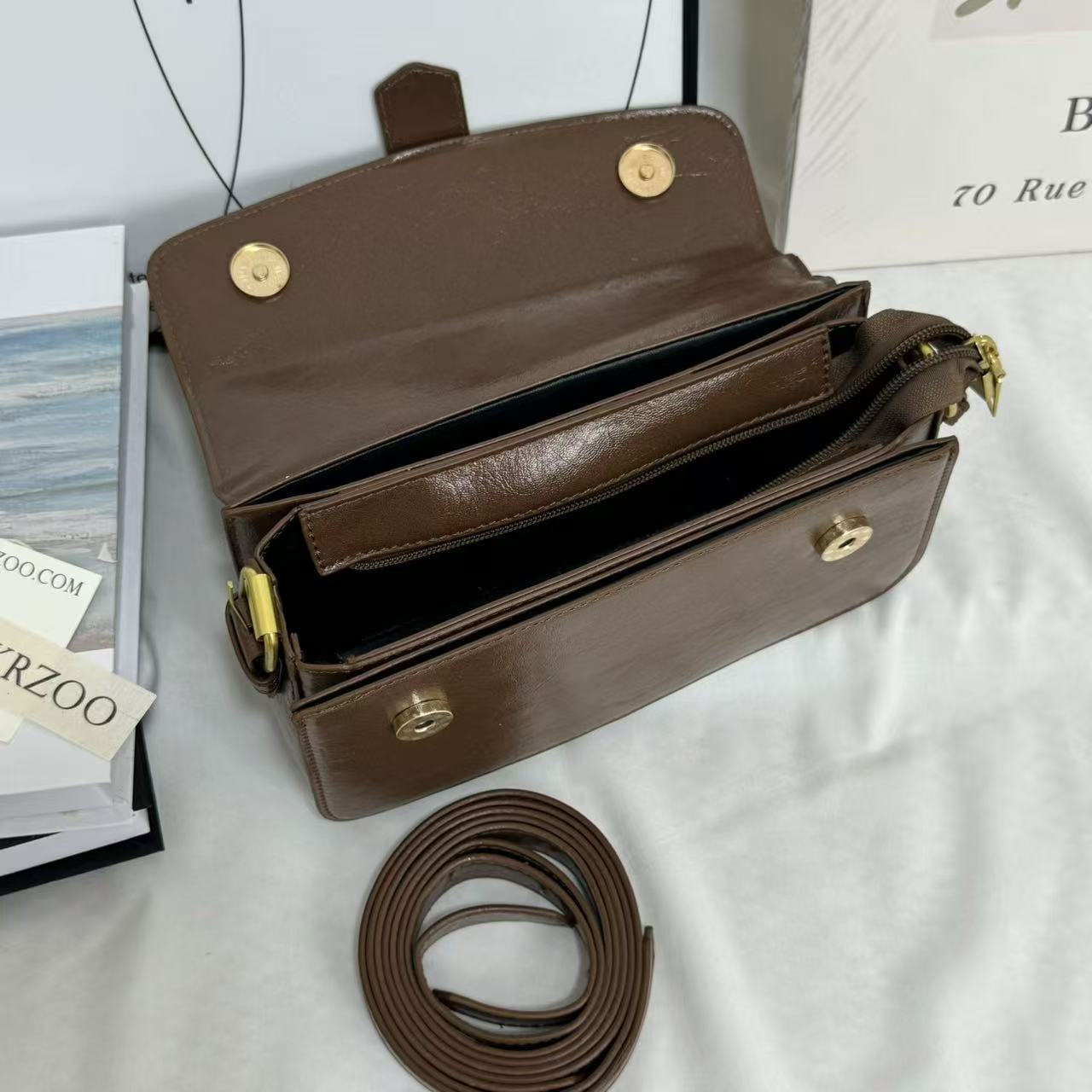 Leather snapback handbag