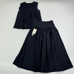 Round-neck sleeveless pleated blouse and skirt set