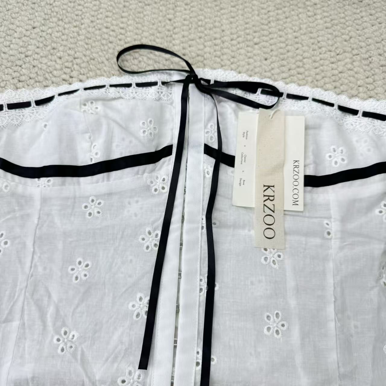 Jacquard strap single-buttoned vest