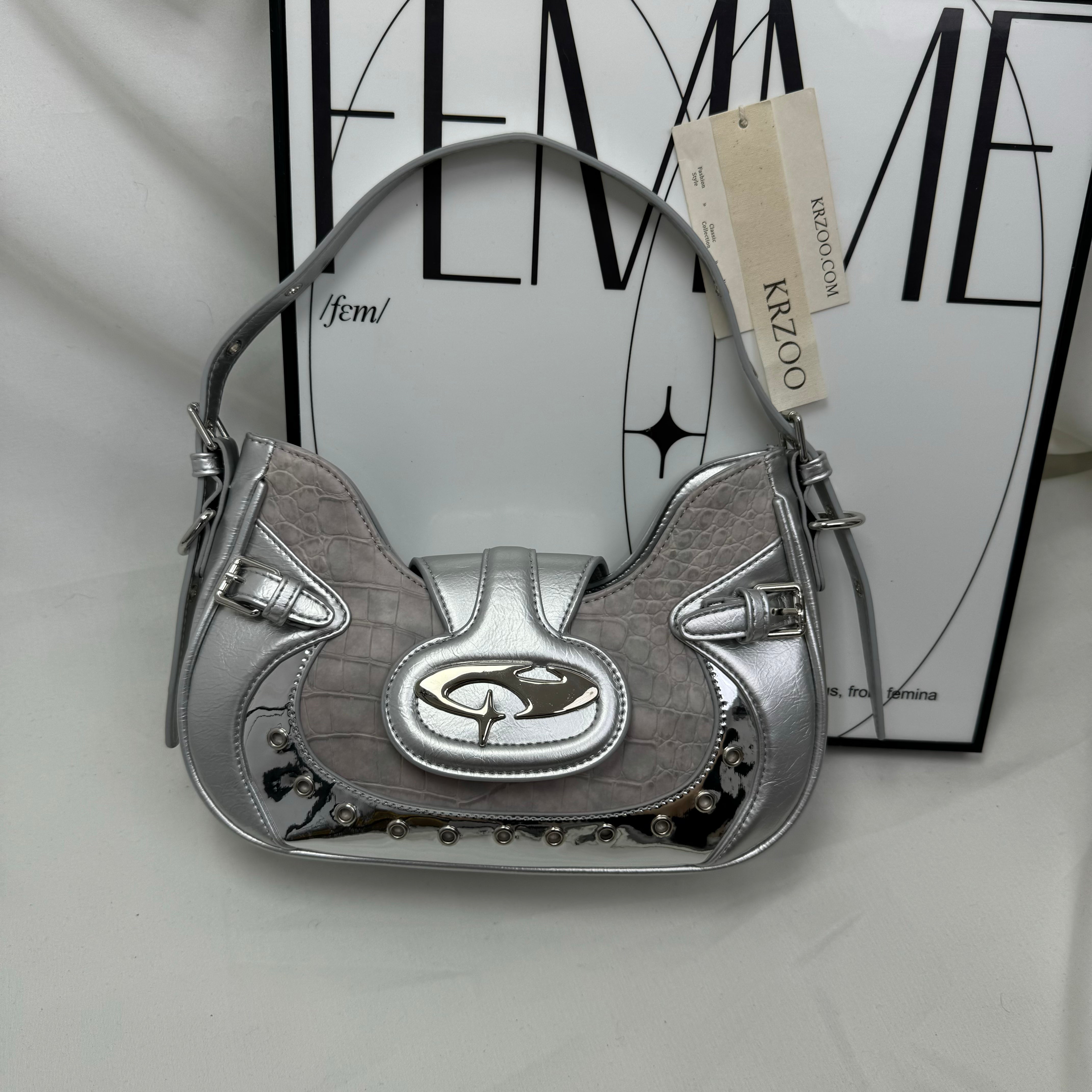 Crocodile-patterned crossbody bag for the armhole