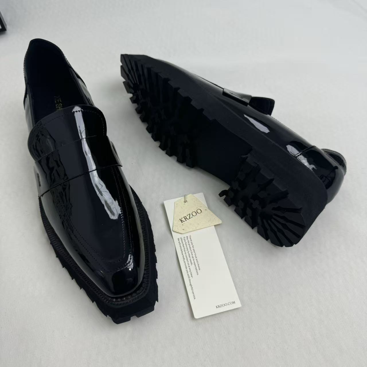 British pointed-toe high-heeled shoes