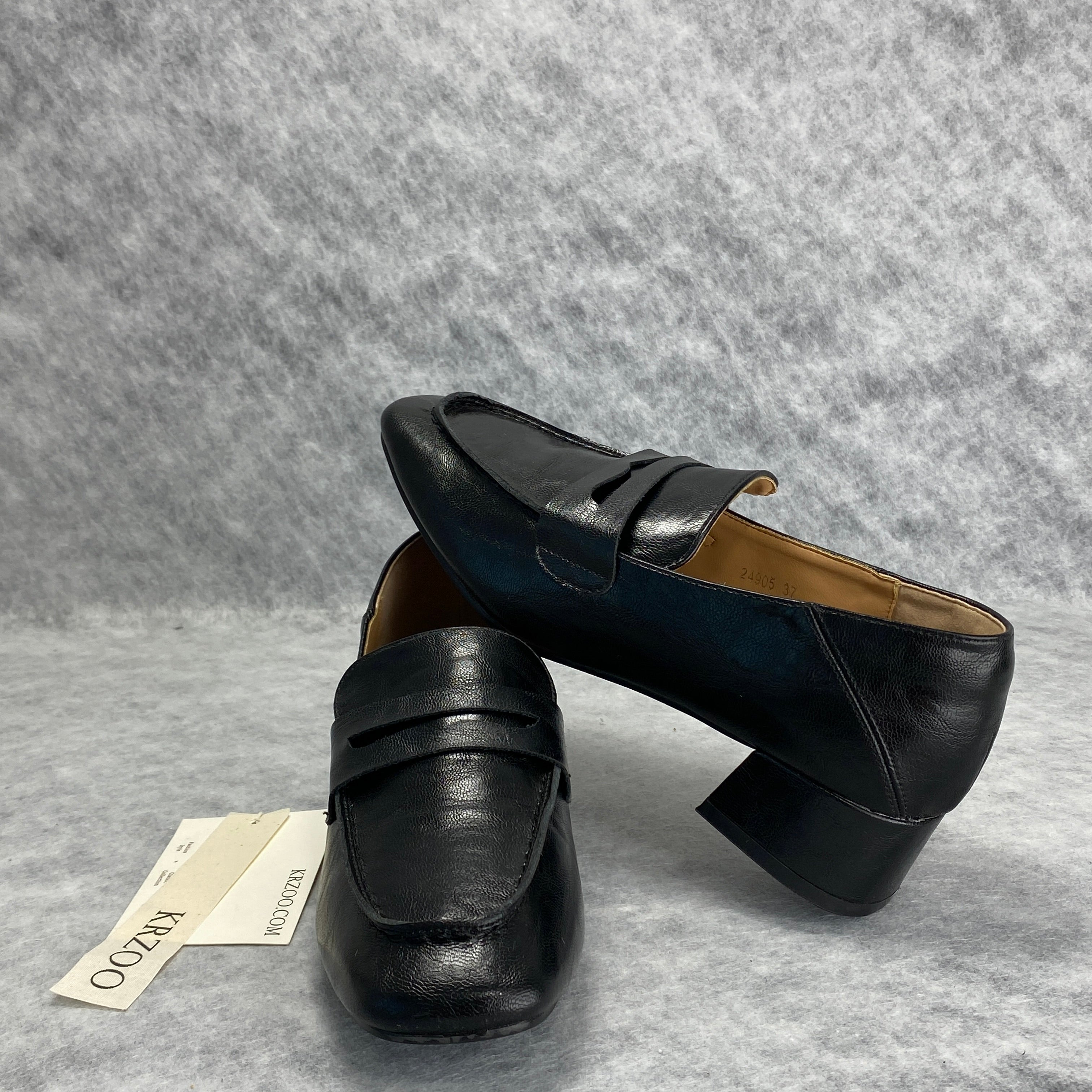 Soft-soled flat-bottomed commuting shoes