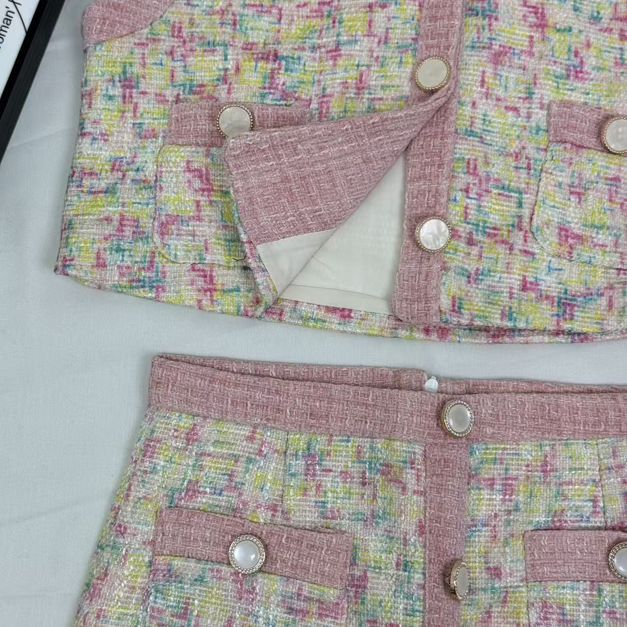 Colorful short jacket and high-waisted skirt set