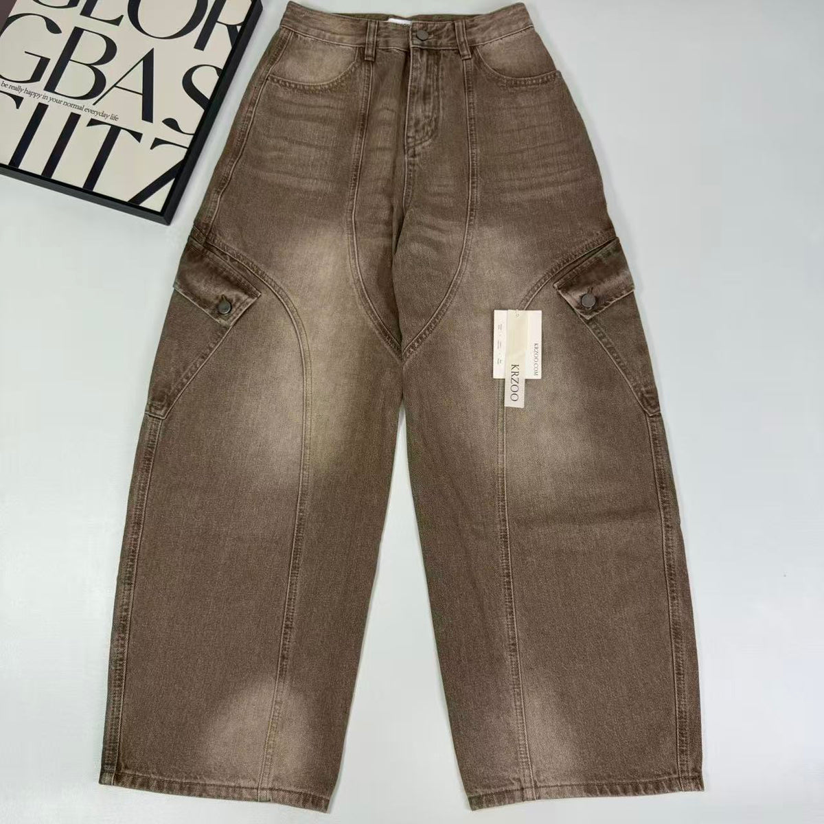 Contrasting color curved knife-shaped jeans