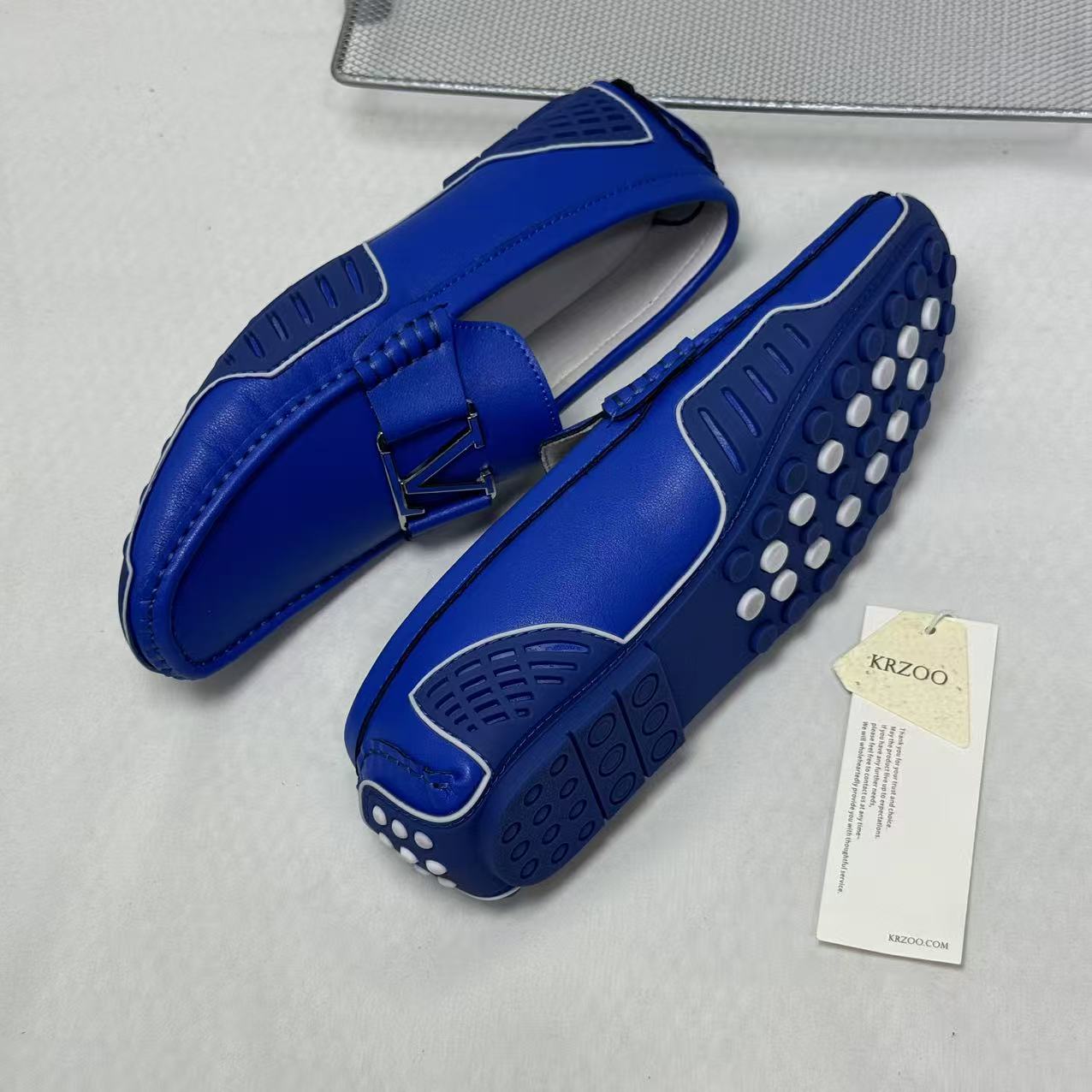 The British kicks off their leather shoes