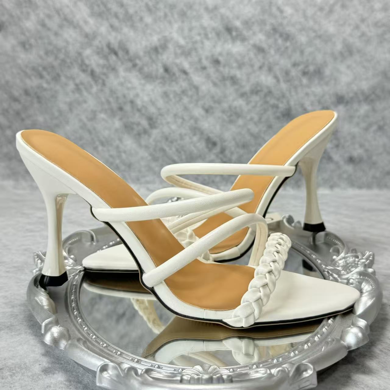 Toe-up knitted low-heeled high-heeled shoes