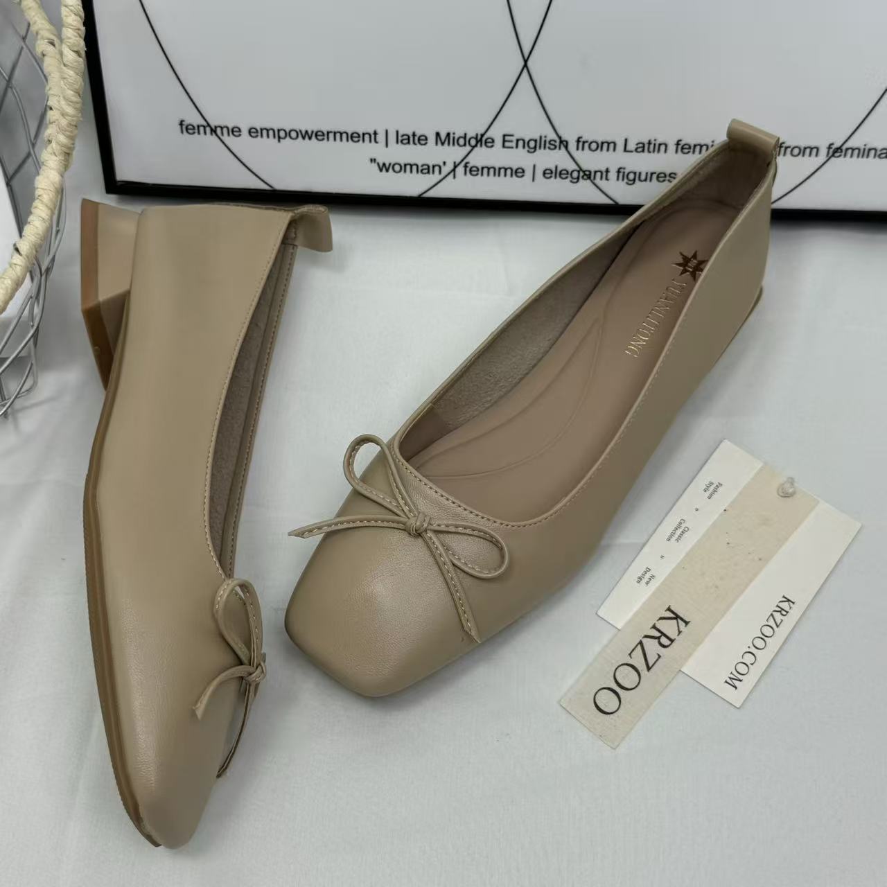 Round-toe low-heeled soft leather shoes
