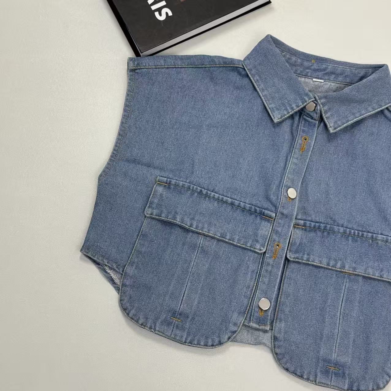 Large pocket sleeveless shirt denim jacket