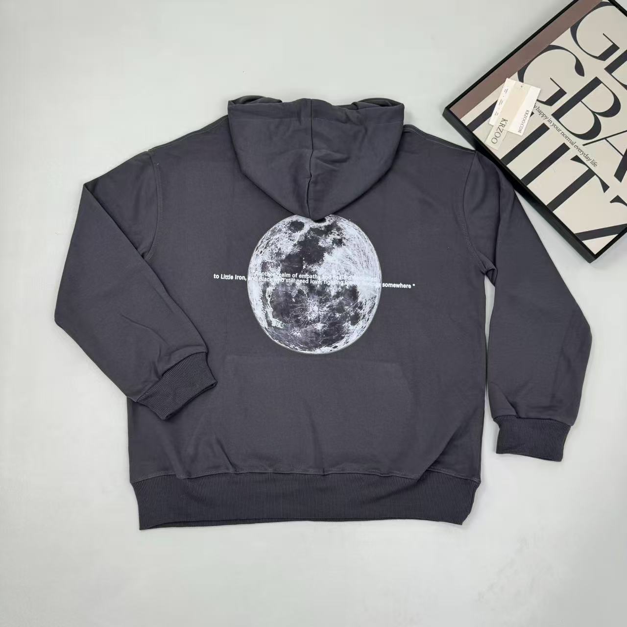 Moon print thick and warm hooded sweatshirt