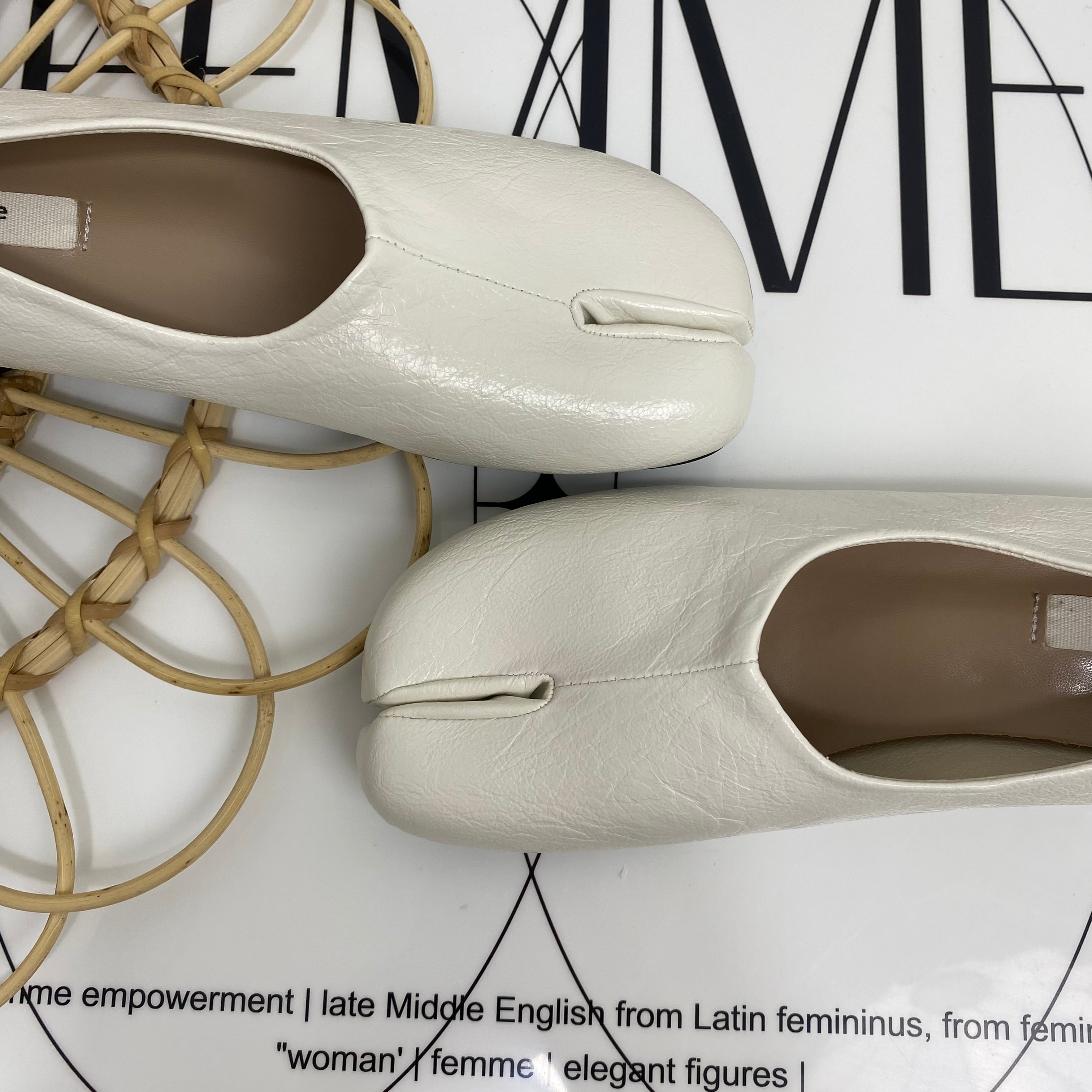 Retro Niche Design Horseshoe Shoes