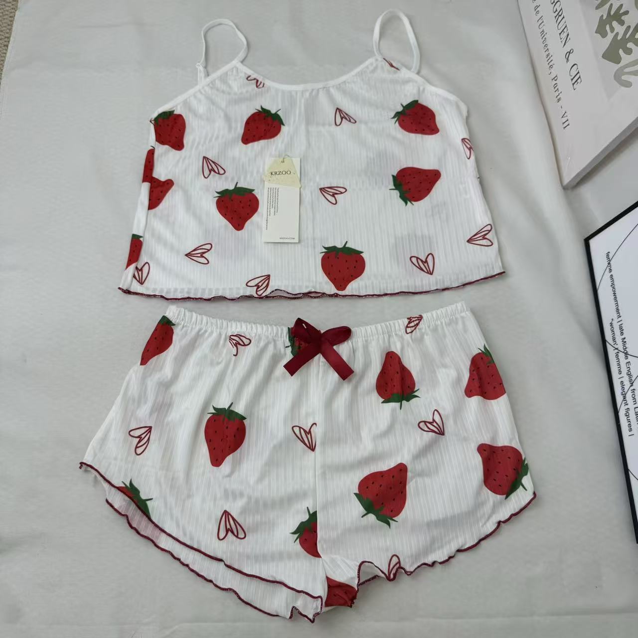 Strawberry heart patterned set