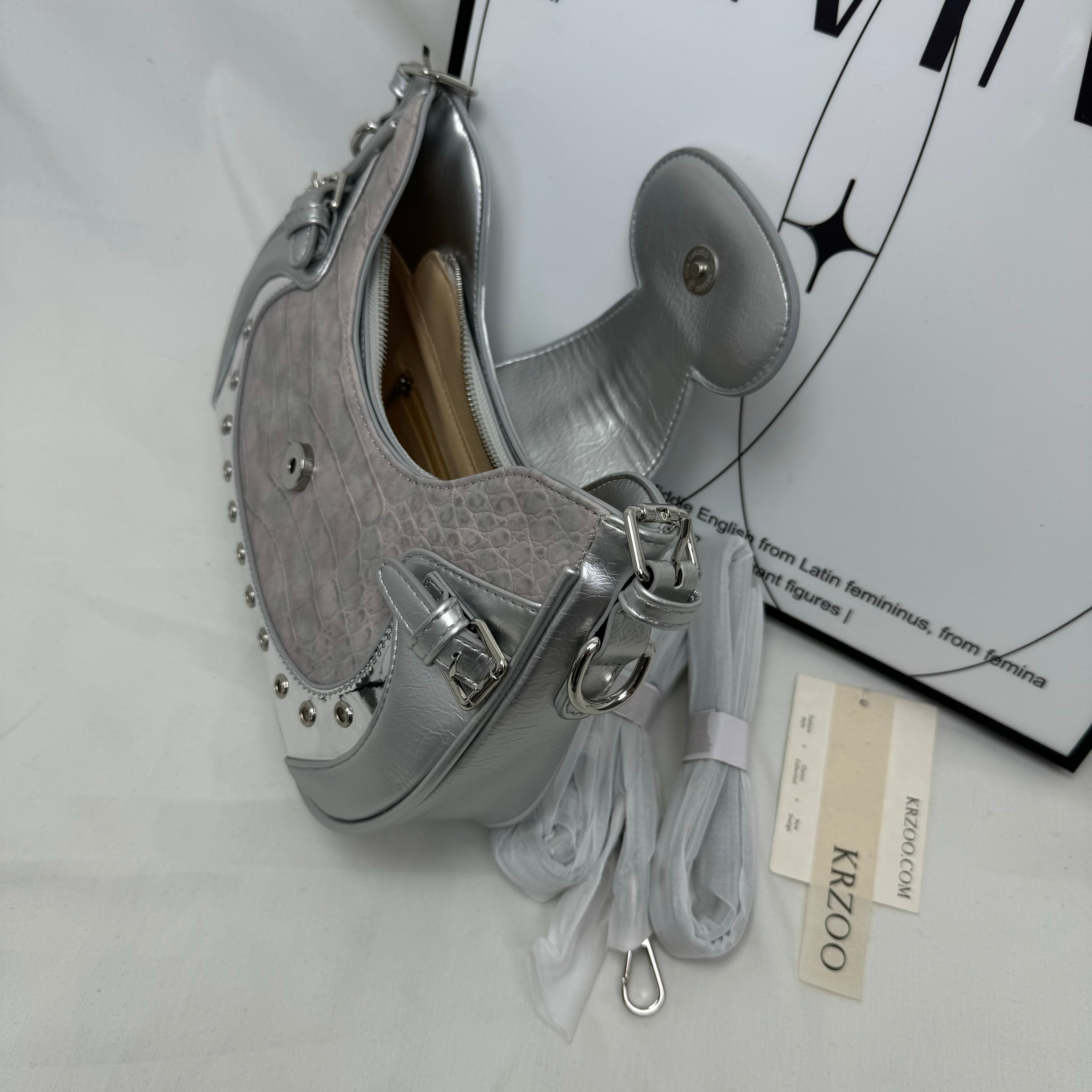 Crocodile-patterned crossbody bag for the armhole