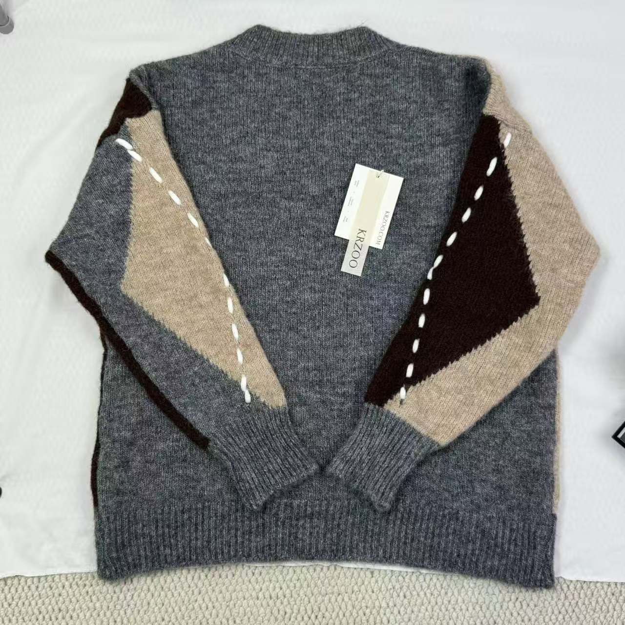 Lazy style, color-matched warm-toned sweater