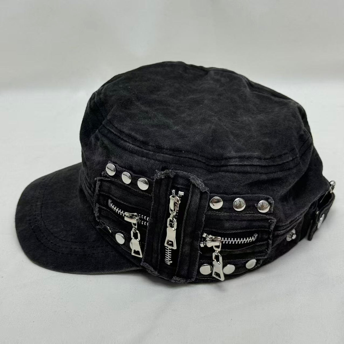 Bolted zipper baseball cap