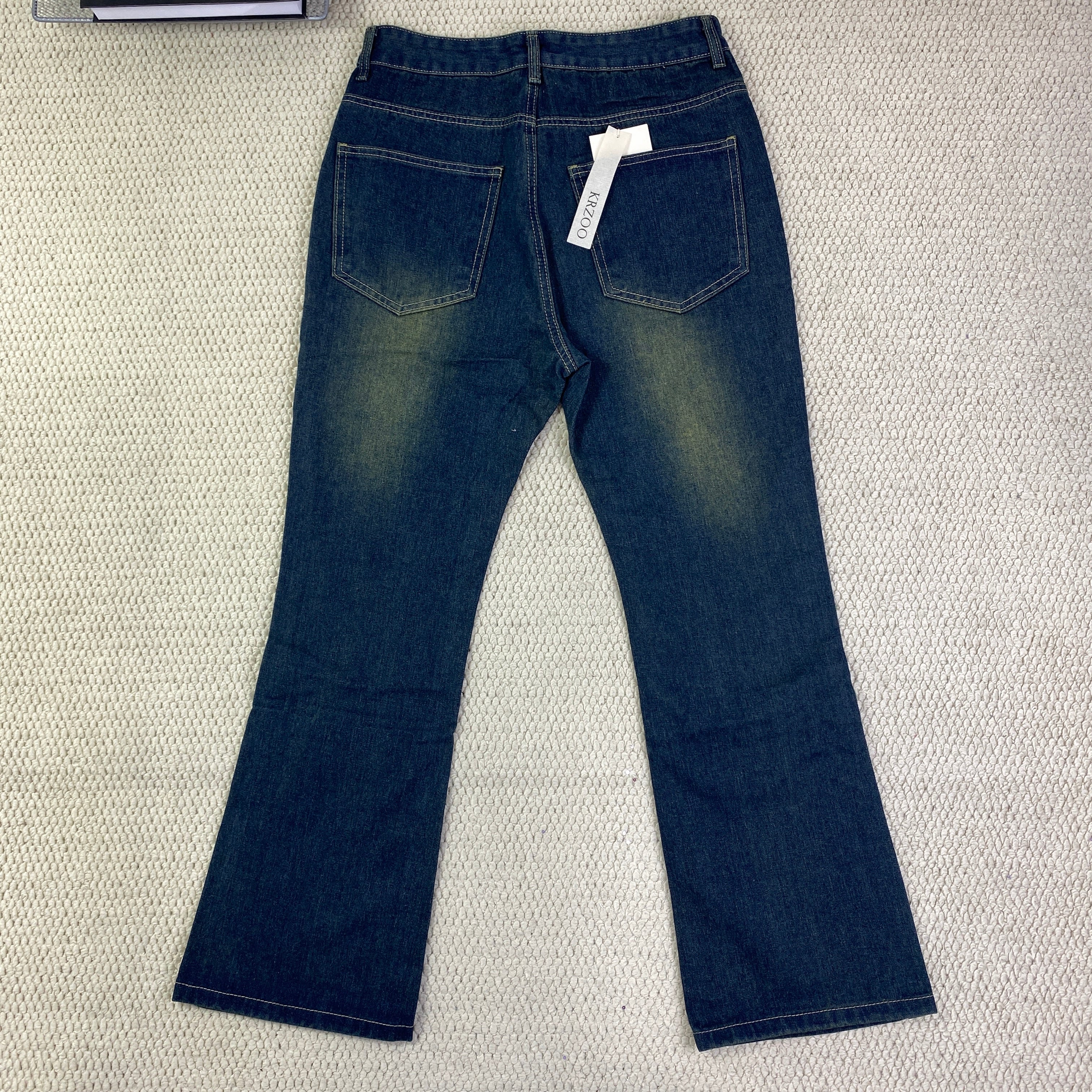Washable slim-fit and thigh-enhancing jeans