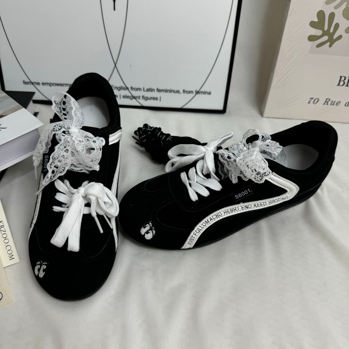 Soft sole training sports casual sneakers