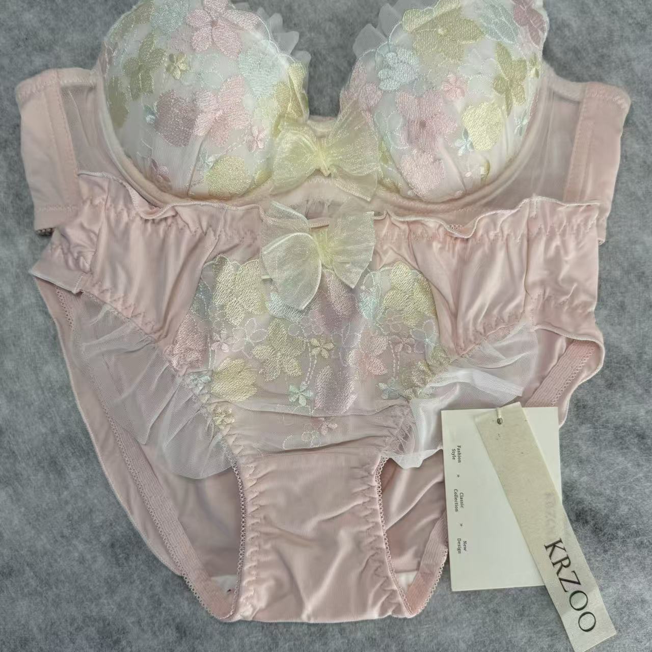 Sunflower embroidery gathered bra set