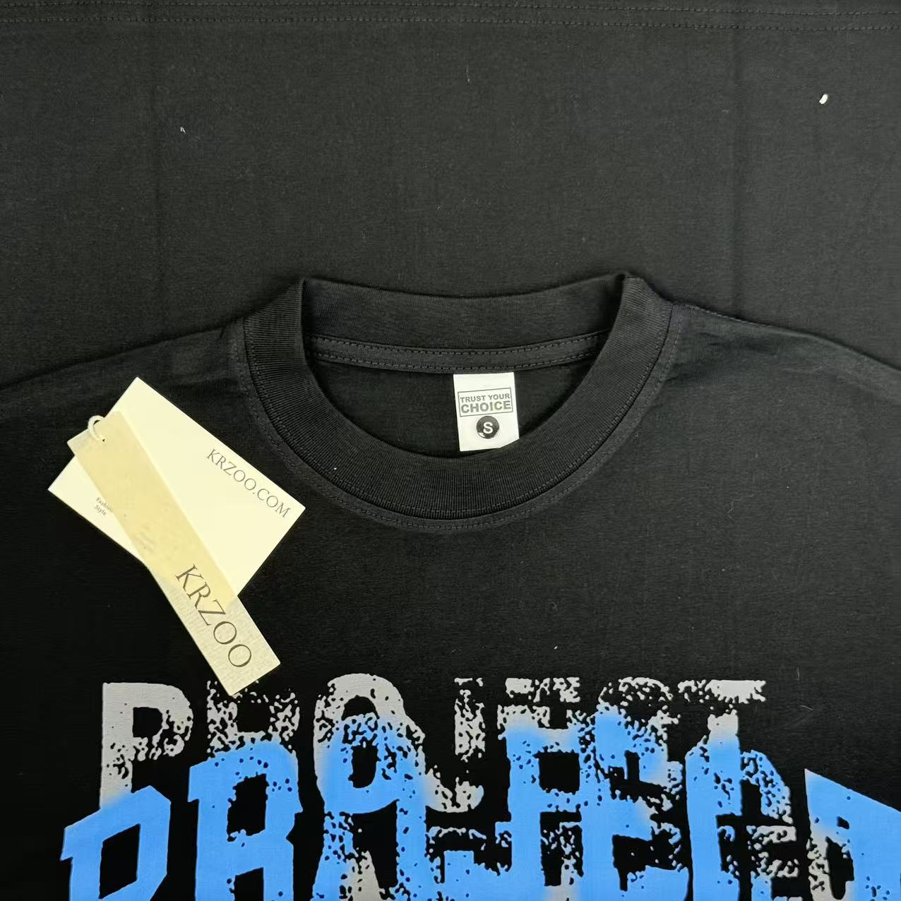 Doodle-style letter print short sleeve shirt