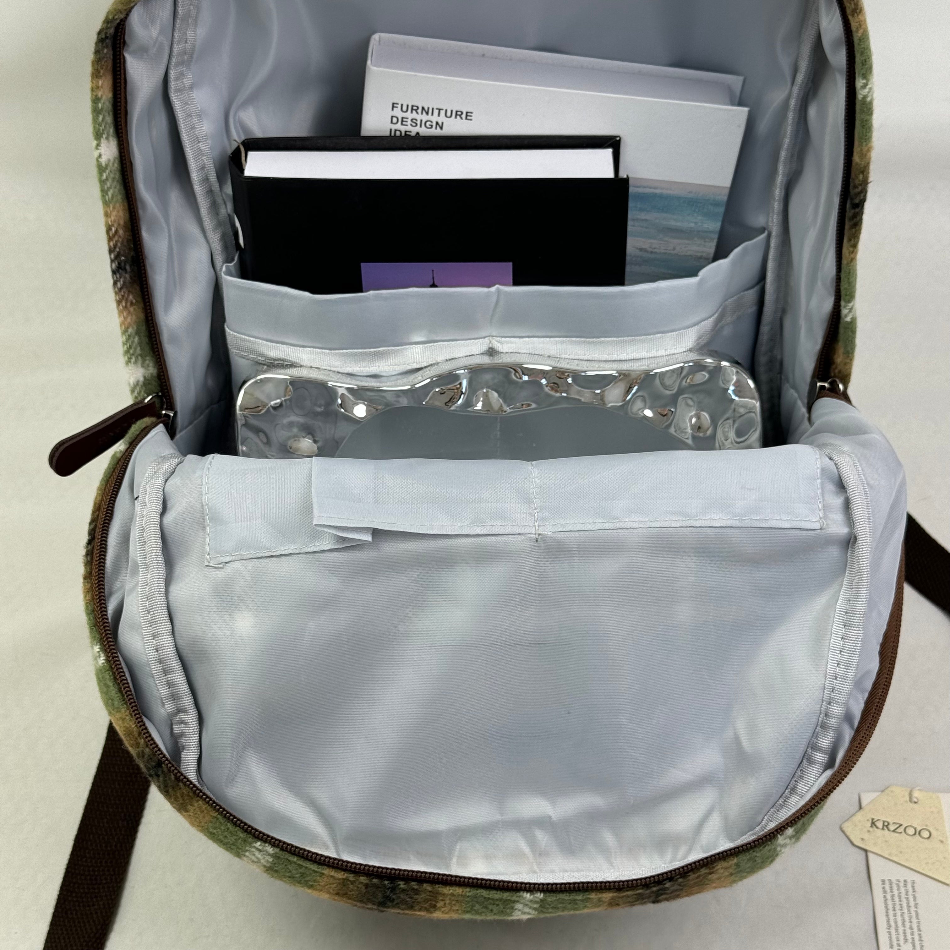 Large-capacity schoolbag