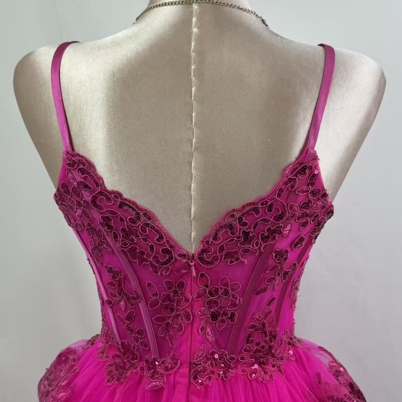 Light chiffon sequined layered dress in short style