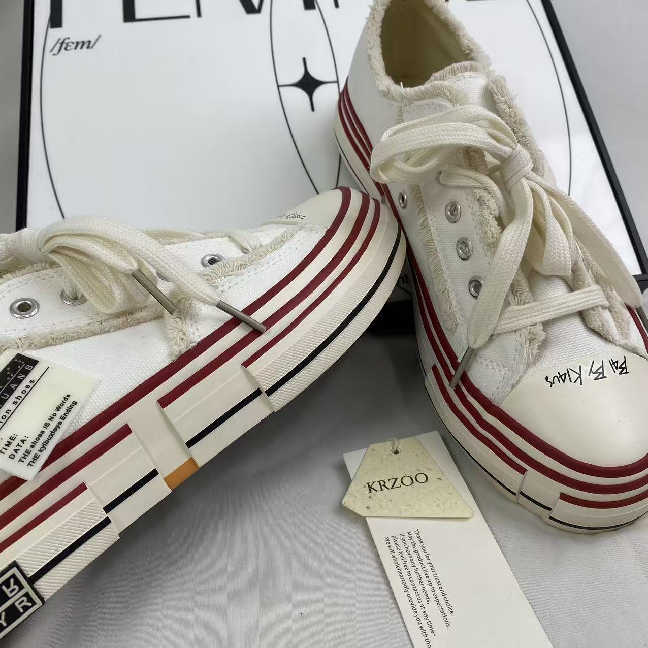 Beggars' canvas shoes with thick soles