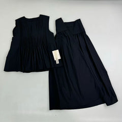 Round-neck sleeveless pleated blouse and skirt set